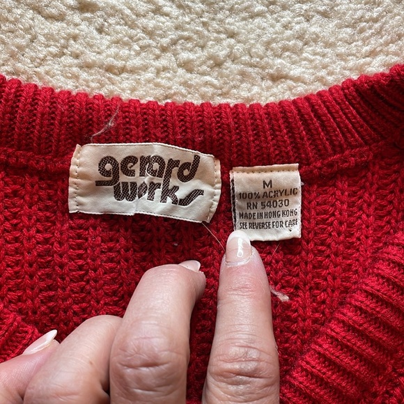 Vintage 80s Acrylic Knit V-neck Sweater Vest.  Wide shoulders.  Gerard Works.  M - Picture 4 of 7